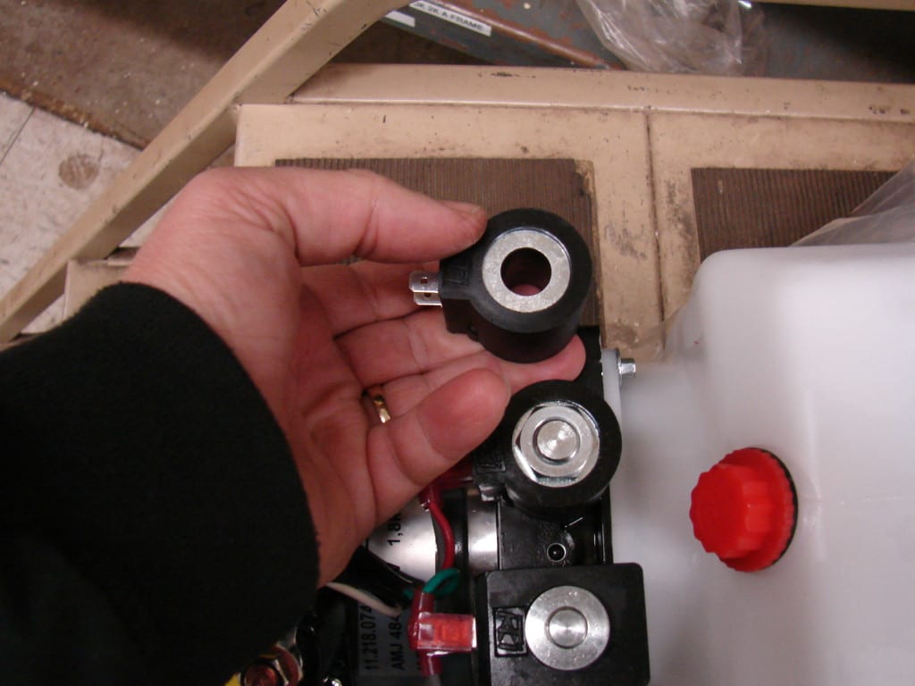 How to Fix a Hydraulic Dump Trailer System - Felling Trailers volvo truck fuse box 