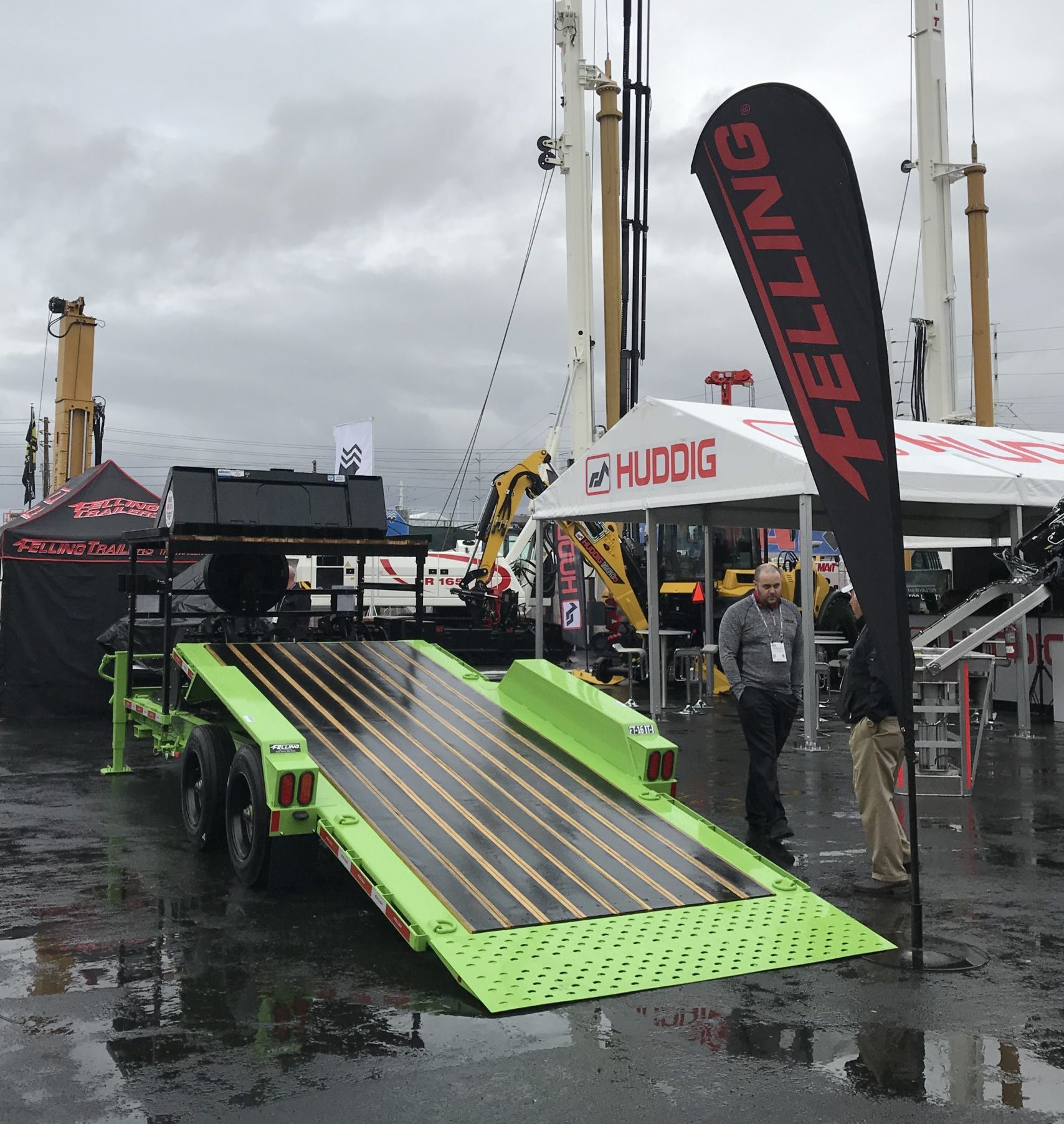 IT-I industrial tilt trailer with removable attachment rack