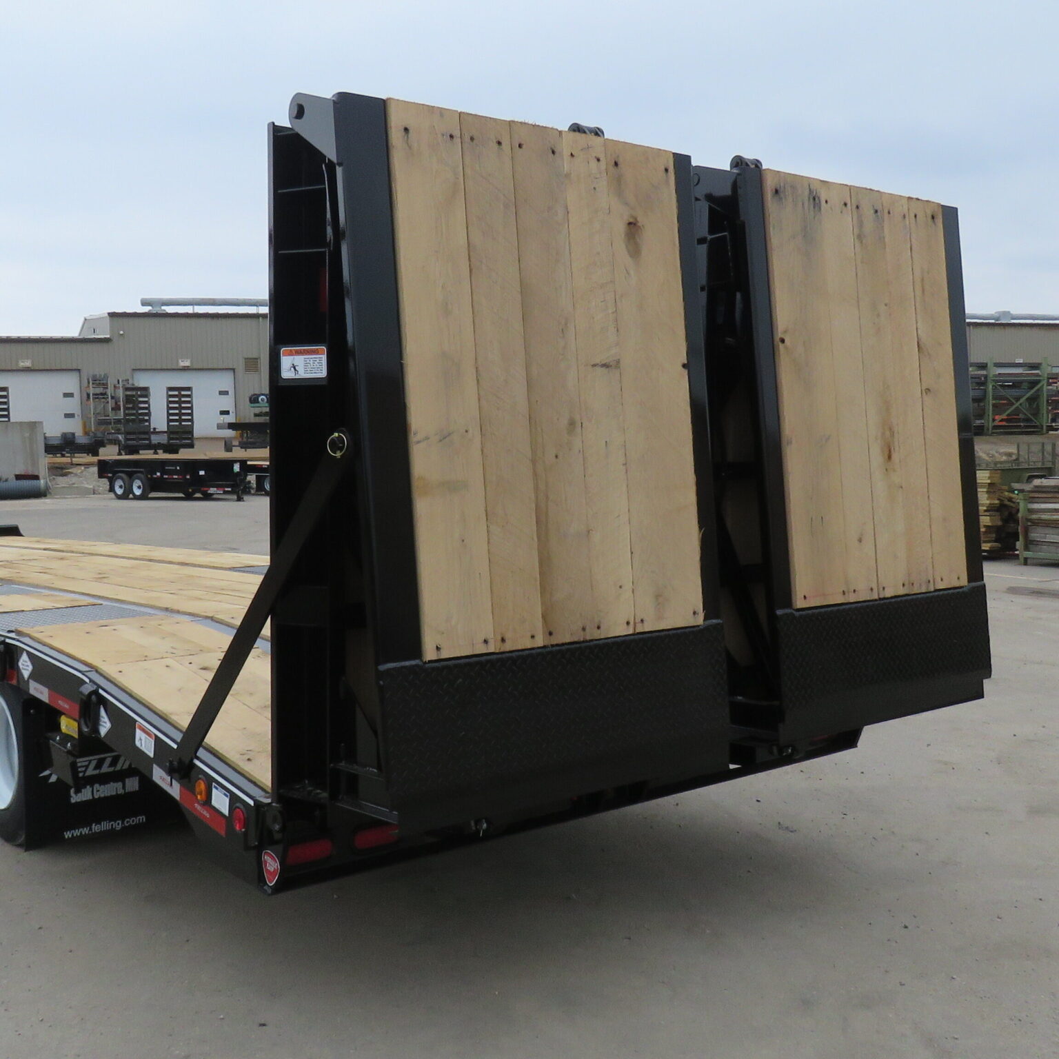 Derrick Ramp Hydraulic Trailer Ramps | Options for Deck-Overs